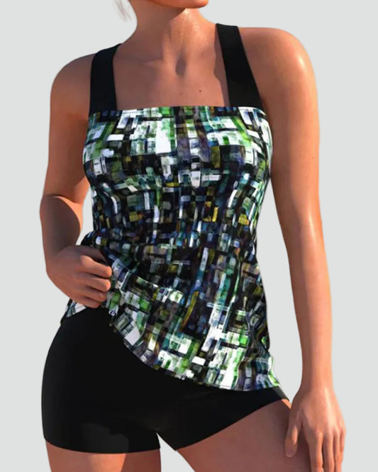 Dame tankini med formende top og shorts til strand og pool