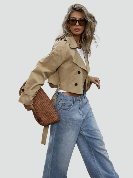 Dame kort trenchcoat jakke med dobbeltradet knaplukning