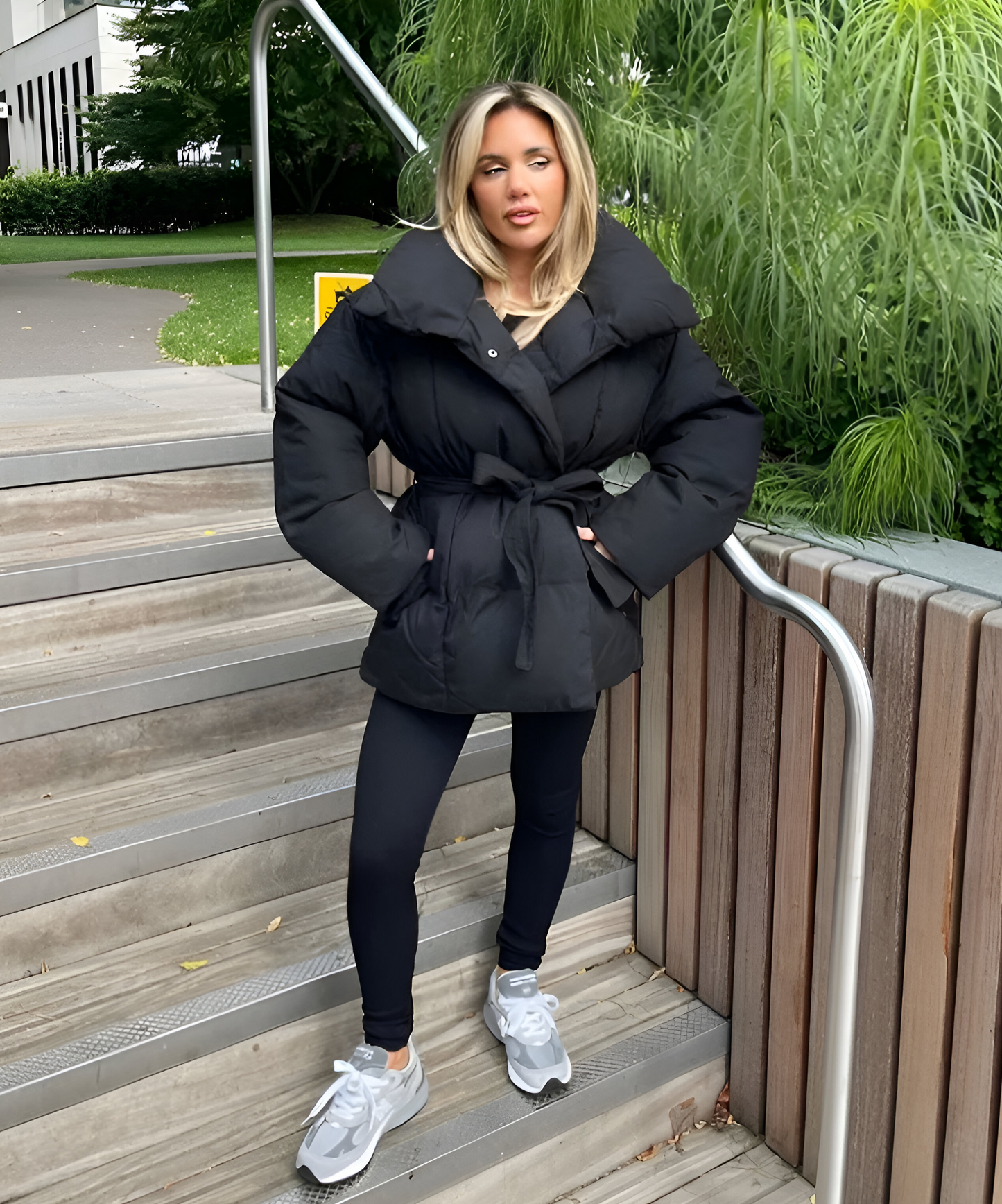 Vinterforet Dame Jakke med Bælte og Kort Pasform