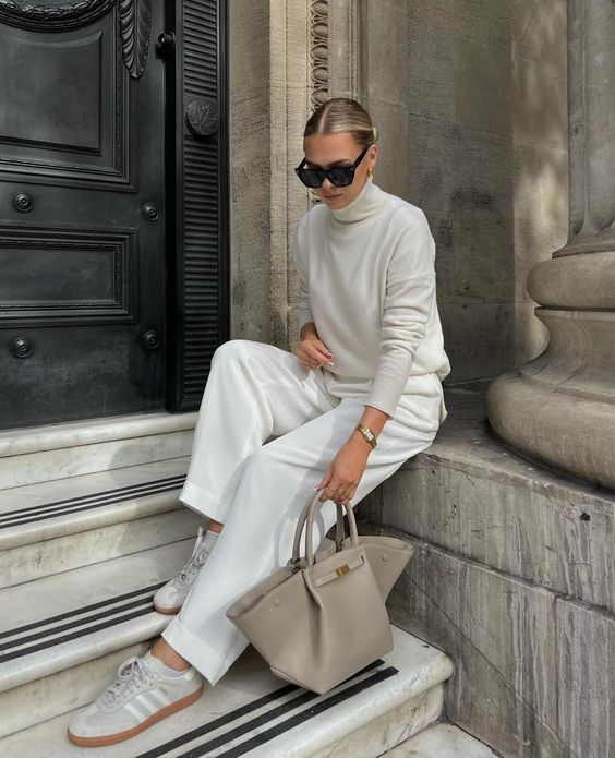 Eksklusiv Dames Oversize Skuldertaske med Gylden Lukning