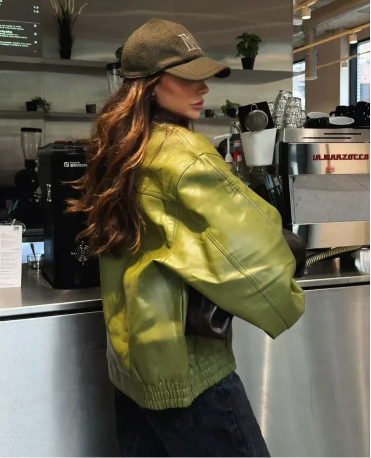 Stilfuld Grøn Dame Læderjakke med Oversized Pasform og Krave