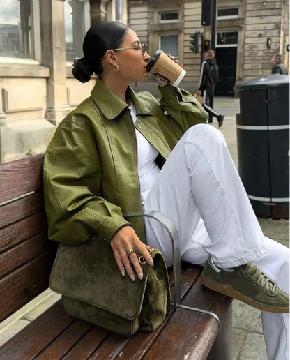 Stilfuld Grøn Dame Læderjakke med Oversized Pasform og Krave