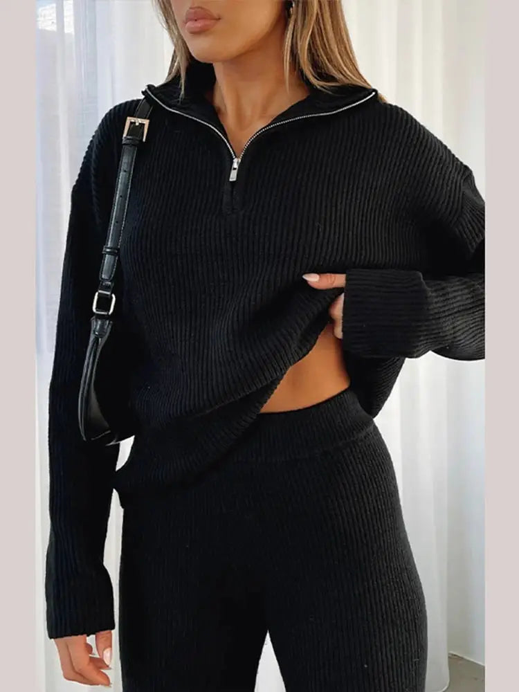 Hyggeligt Dame Strik Sæt med Udstillede Bukser og Lynlås Trøje