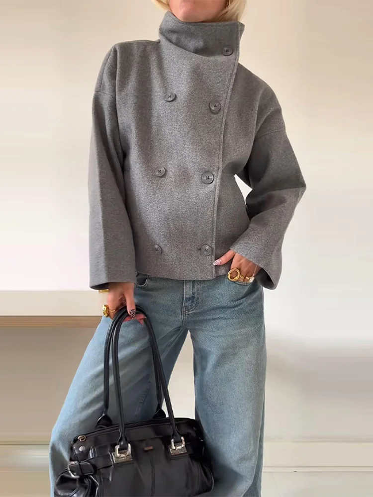 Stilfuld Damefrakke med Høj Krave og Dobbeltknap Design