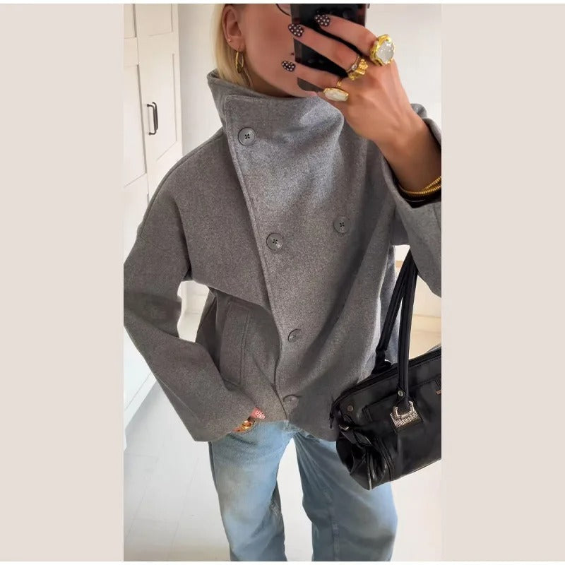 Stilfuld Damefrakke med Høj Krave og Dobbeltknap Design