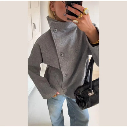 Stilfuld Damefrakke med Høj Krave og Dobbeltknap Design