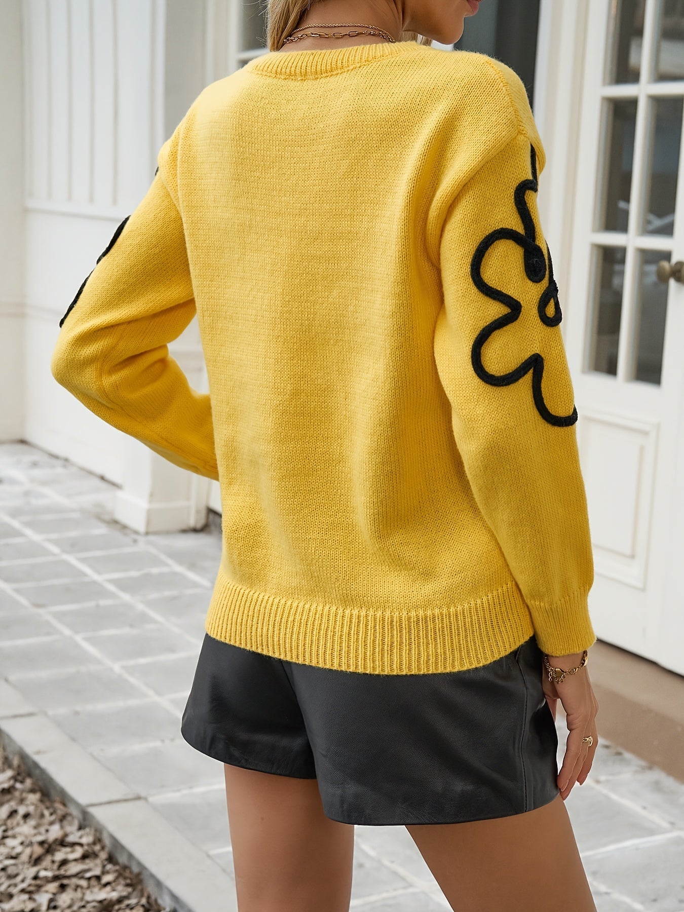 Blød Stilfuld Dame Sweater Med Blomstermønster Og Lange Ærmer