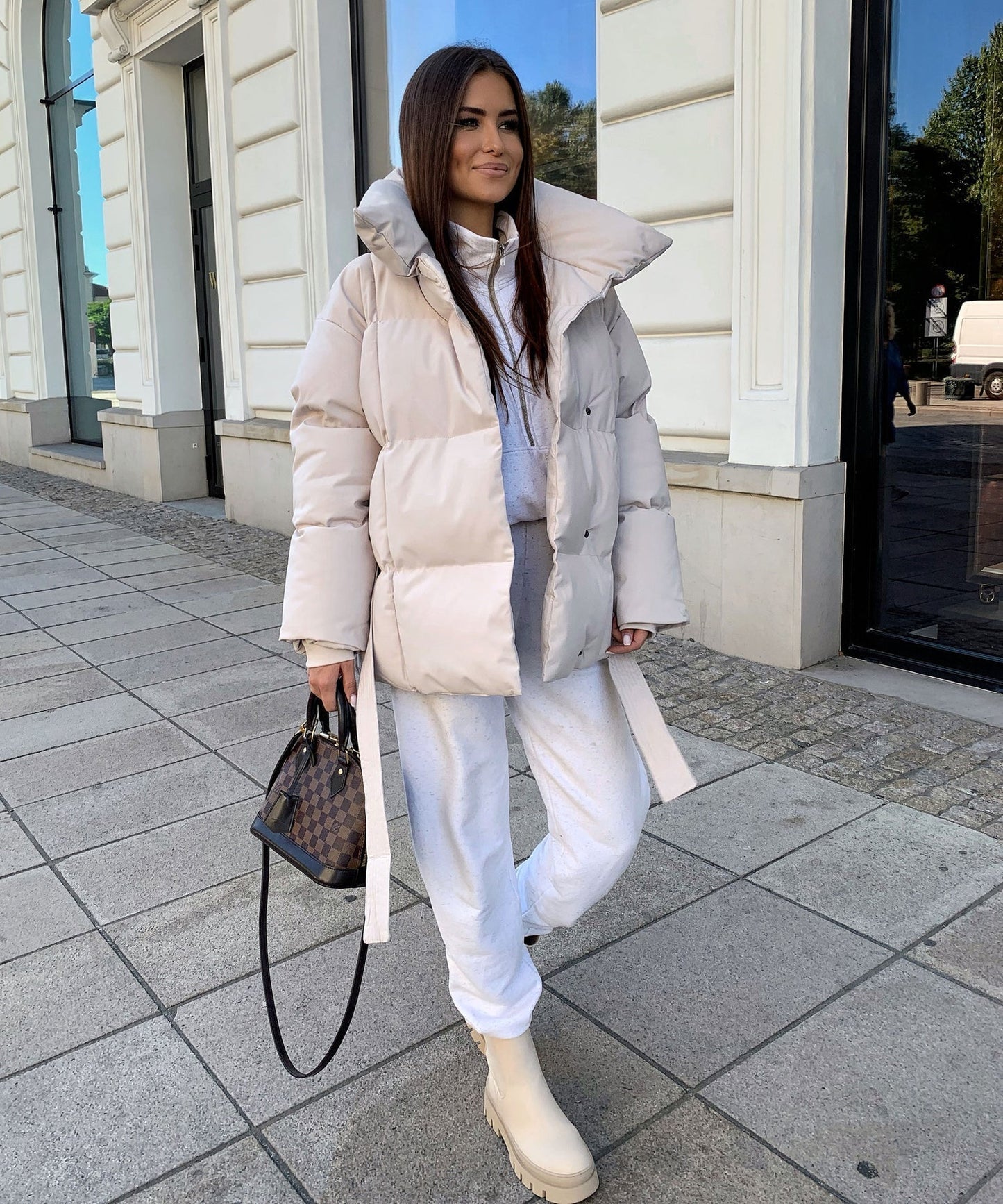 Vinterforet Dame Jakke med Bælte og Kort Pasform