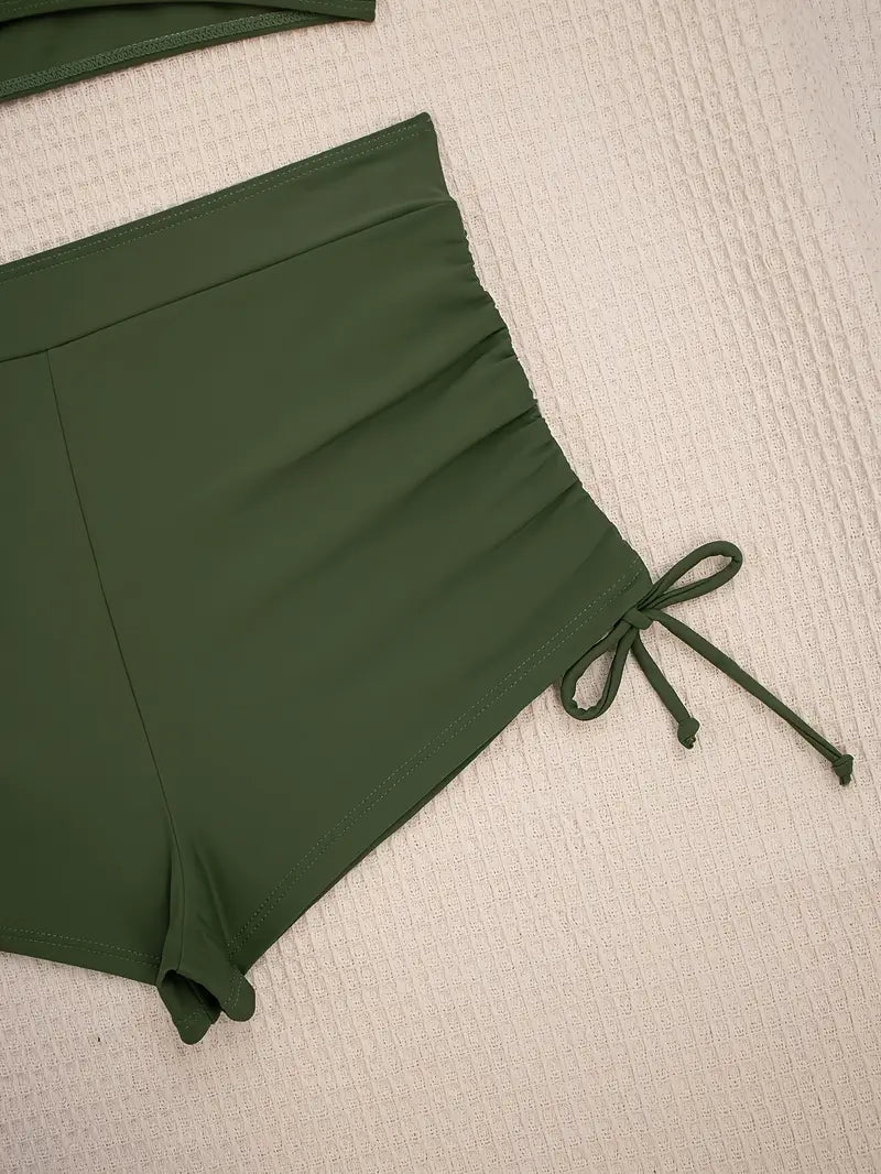 Dame bikini sæt med sporty top og højtaljede shorts til strand