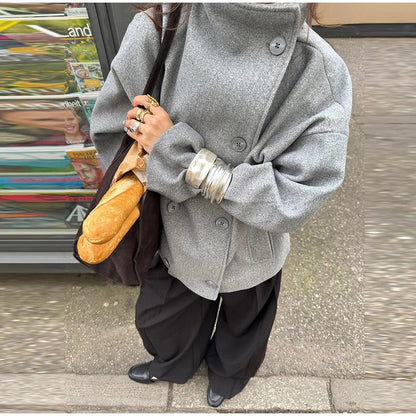 Stilfuld Damefrakke med Høj Krave og Dobbeltknap Design